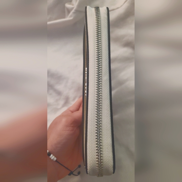 Kate Spade Wallet - Picture 4 of 8